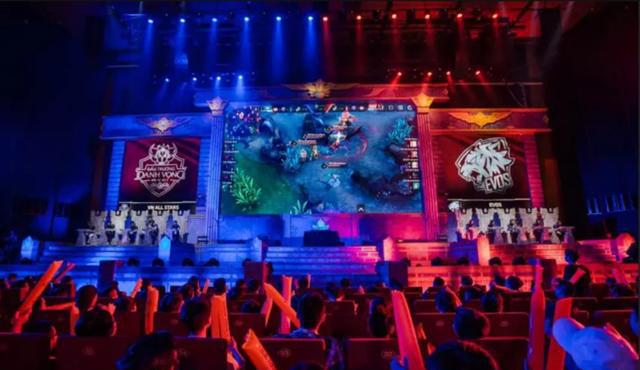 不少球迷质 不少球迷质